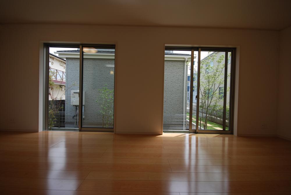 Same specifications photos (living). Seller construction cases