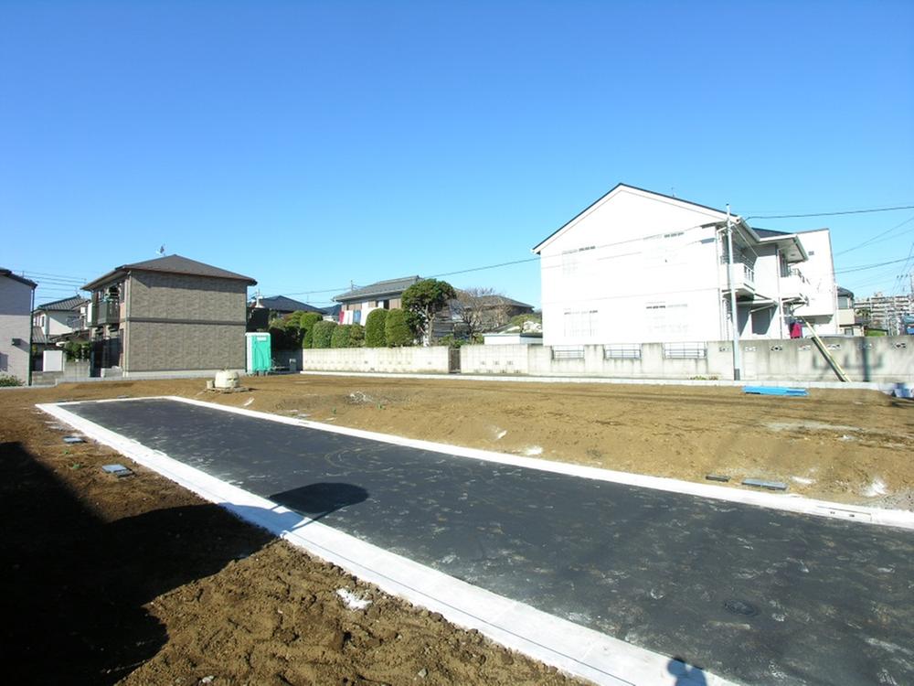 Local photos, including front road. Local (12 May 2013) Shooting