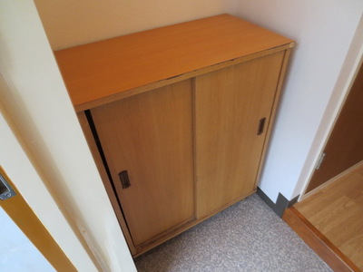 Entrance. Cupboard