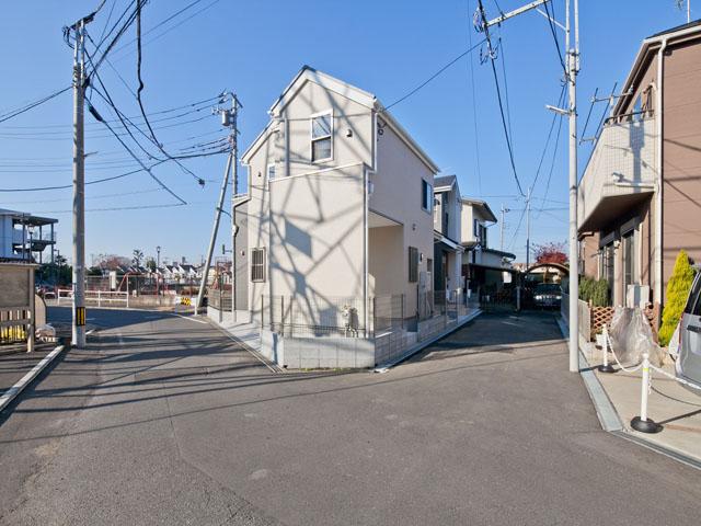 Local photos, including front road. Local (12 May 2013) Shooting