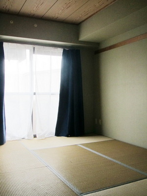 Living and room.  ☆ Japanese-style room to settle ☆