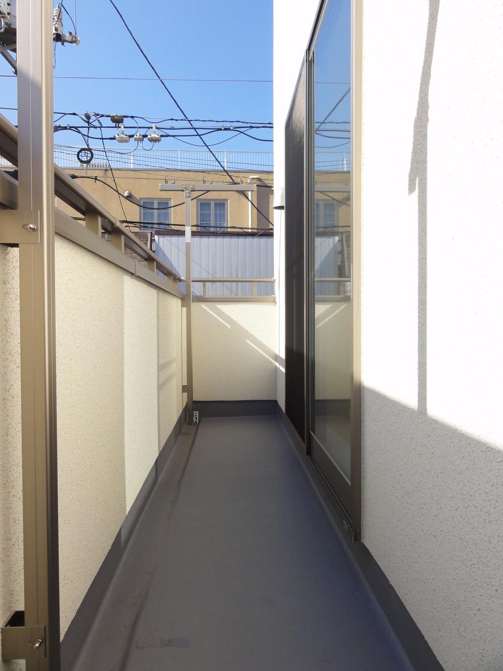 Balcony. Second floor balcony (south side)