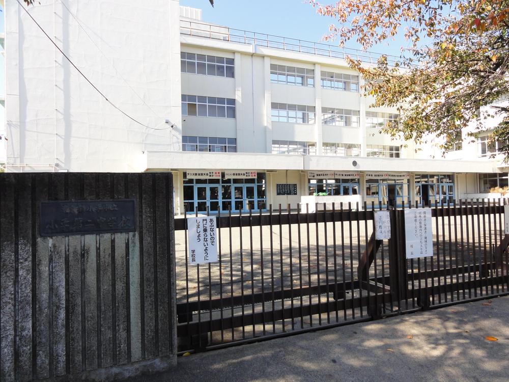 Other local. Kodaira 2-minute walk from the Museum of the second junior high school