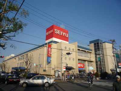 Supermarket. Seiyu to (super) 606m