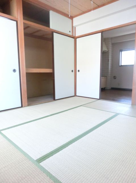 Living and room. Pleasant is the Japanese-style room