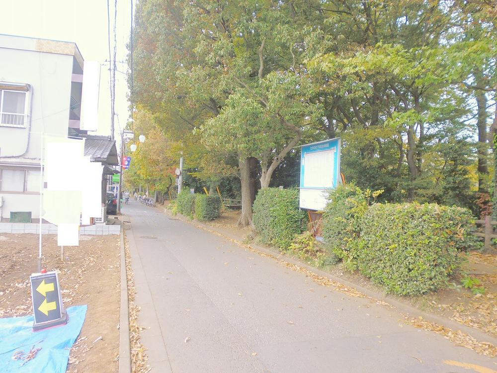 Local photos, including front road. This green is also the immediate vicinity of the Tamagawa
