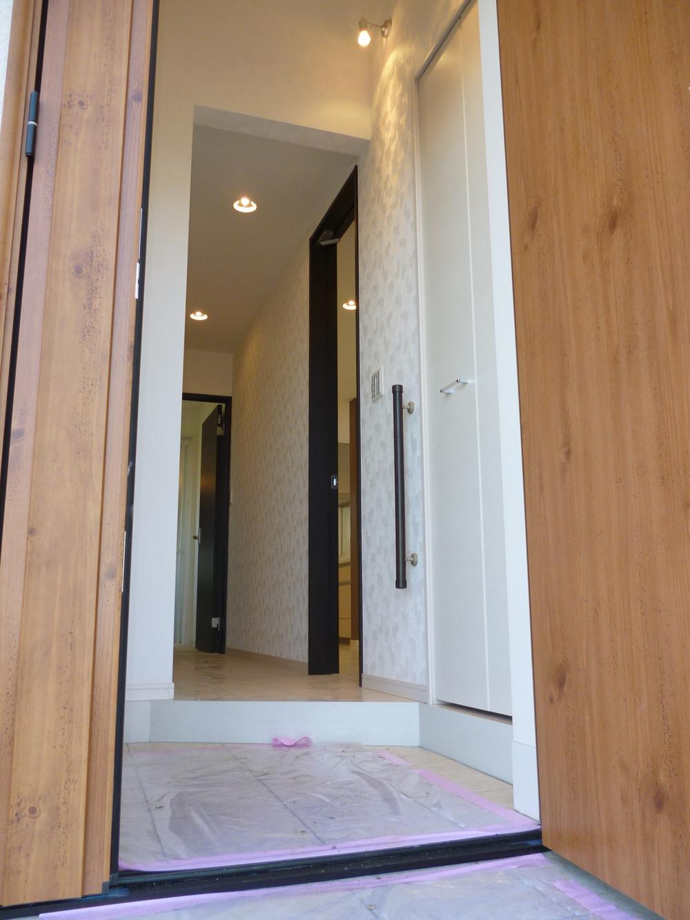 Same specifications photos (Other introspection). Entrance