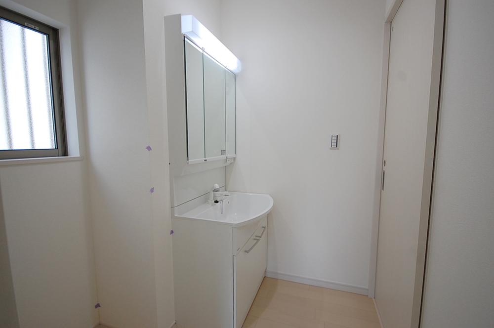 Wash basin, toilet. Local Photos