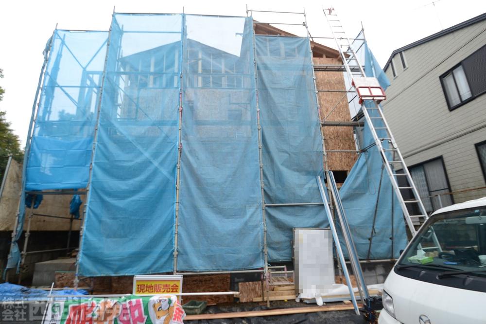 Local photos, including front road. Local (11 May 2013) Shooting