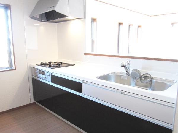 Same specifications photo (kitchen). Seller construction cases