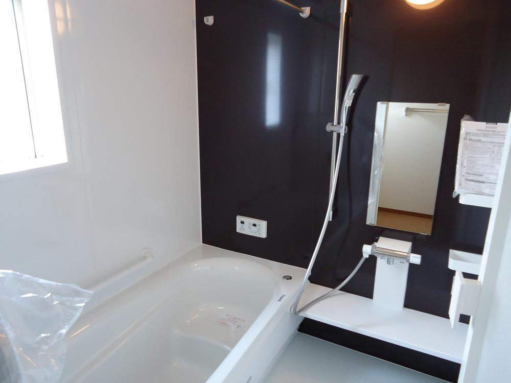 Same specifications photo (bathroom). Seller construction cases