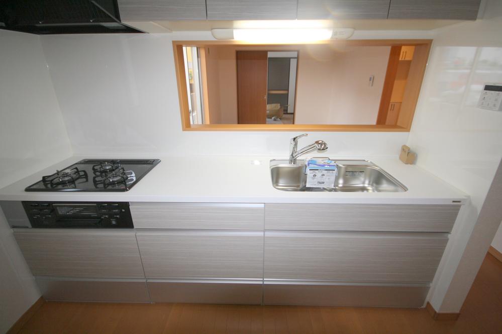 Kitchen. Local (10 May 2013) Shooting