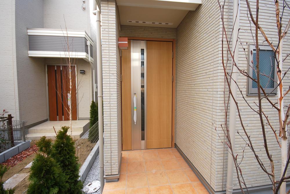 Entrance. Local photo: D Building