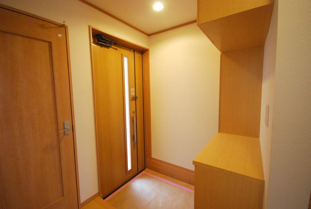 Entrance. Local photo: D Building