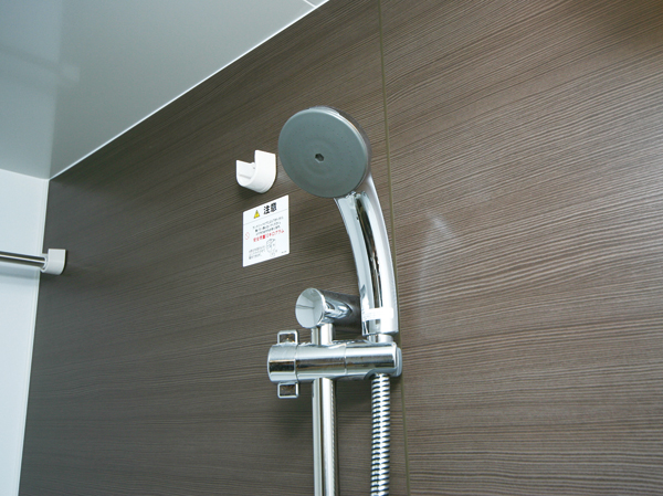 Bathing-wash room.  [Slide bar] The height of the shower ・ Angle has installed an adjustable slide bar.