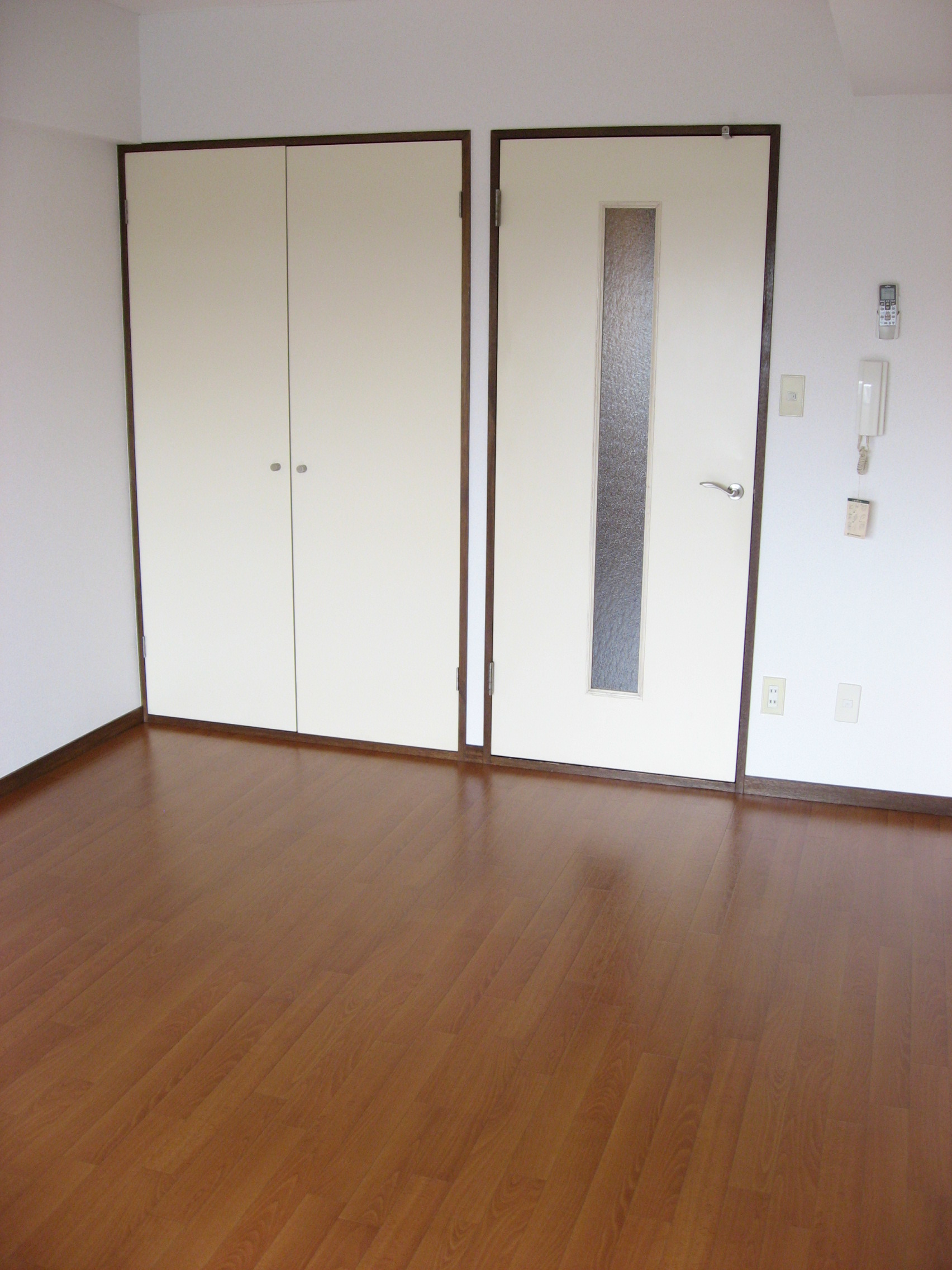 Living and room. Looking at the Western-style from the balcony side ・ ・ ・ .