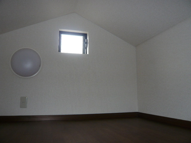 Other room space. Grenier