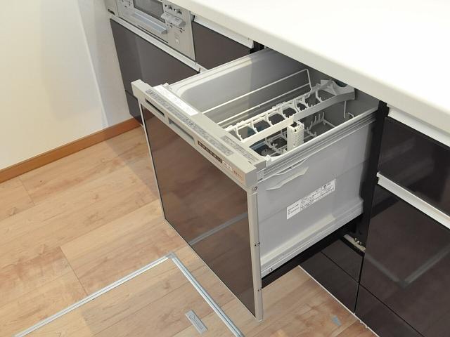 Kitchen. Kodaira Gakuen'nishi-cho 2-chome Building 2 Dishwasher