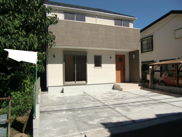 Local appearance photo. Building completed! Shaping land of the south road!   ■ Weekday preview even during the reception! 