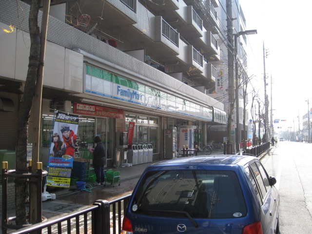 Convenience store. Family Mart (convenience store) up to 100m