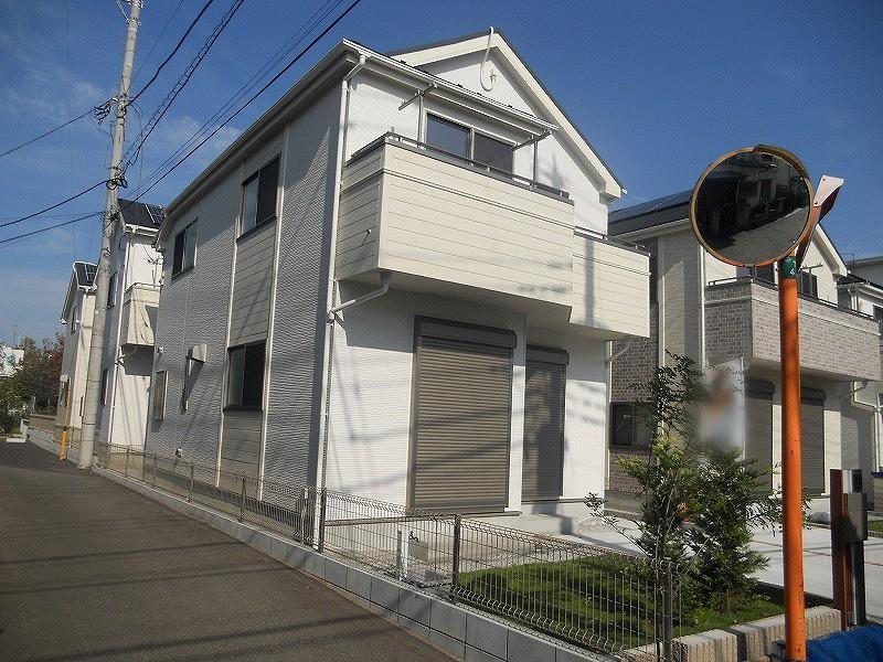 Local appearance photo. 6 Building