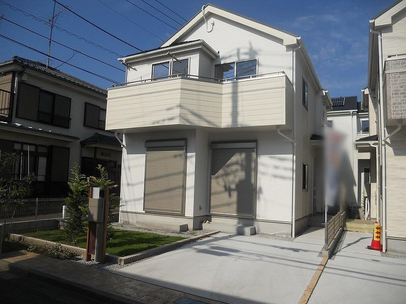 Local appearance photo. 6 Building