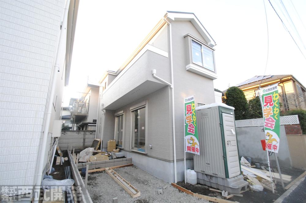 Local photos, including front road. Local (12 May 2013) Shooting 1 Building