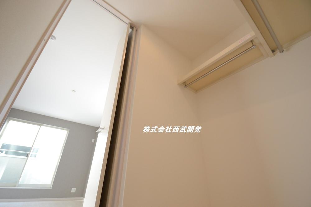 Receipt. 6 Building walk-in closet