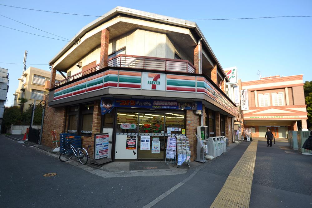 Convenience store. 80m to Seven-Eleven
