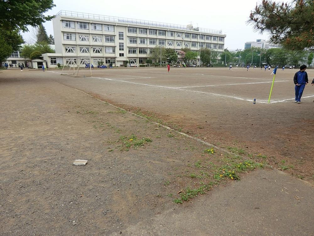 Junior high school. Kodaira 140m to stand second junior high school