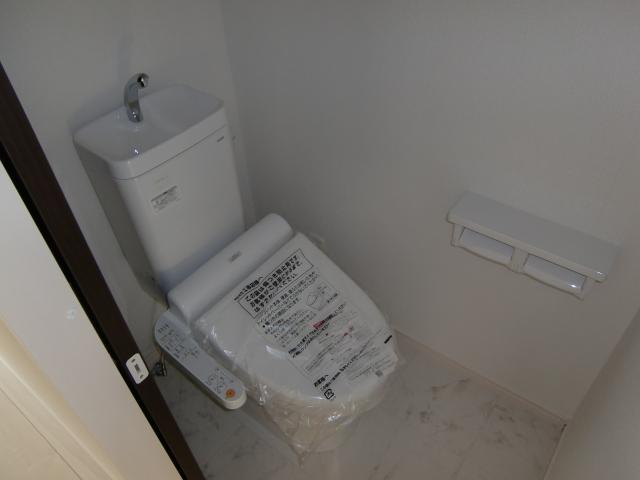 Toilet. 1 ・ The second floor is with a bidet. 