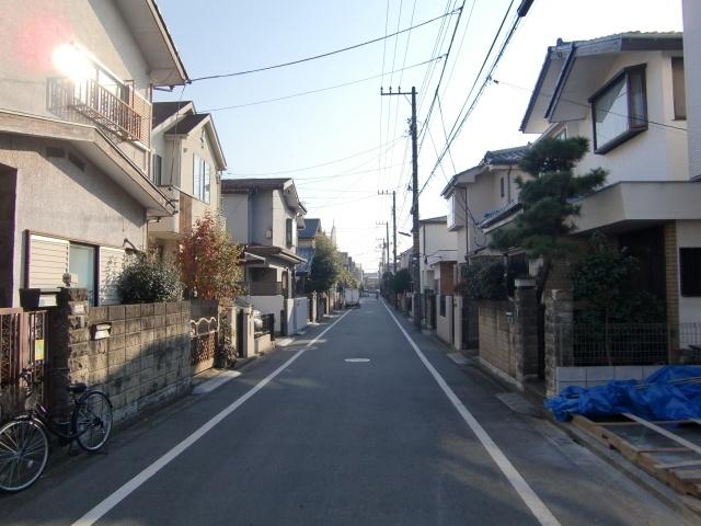 Local photos, including front road. Since there is no such as a front road is widely utility pole, Car loading and unloading is also easy. 