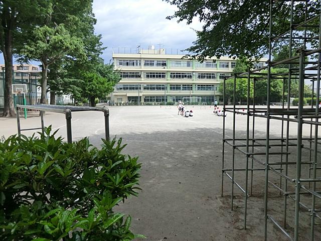 Primary school. Kodaira stand Xiaoping 886m to the third elementary school