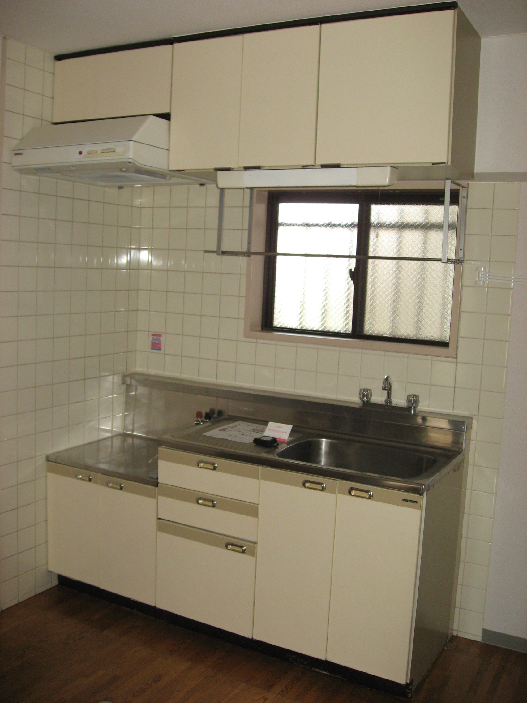 Kitchen. Convenience There are also housed in the upper part in the compact! 