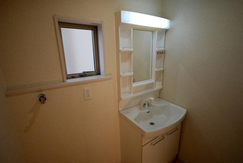 Wash basin, toilet. Local Photos