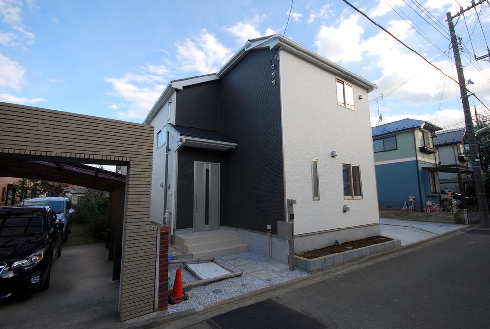 Local photos, including front road. Local Photos