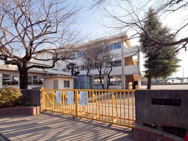 Primary school. Kodaira stand Gakuenhigashi 150m up to elementary school