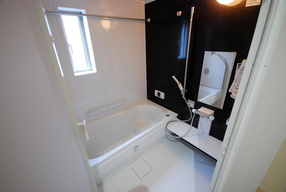 Bathroom. Local Photos