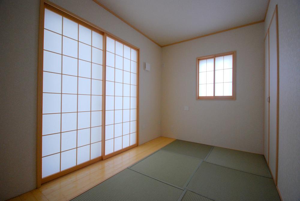 Non-living room. Local Photos