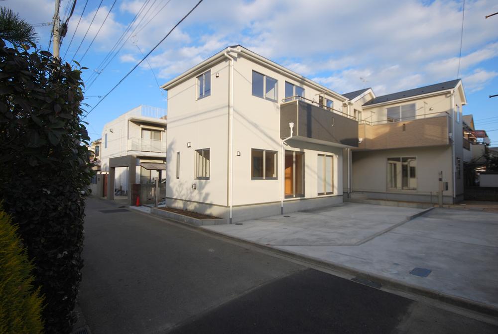 Local photos, including front road. Local Photos