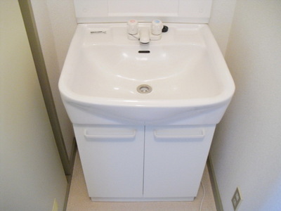 Washroom. Independent wash basin