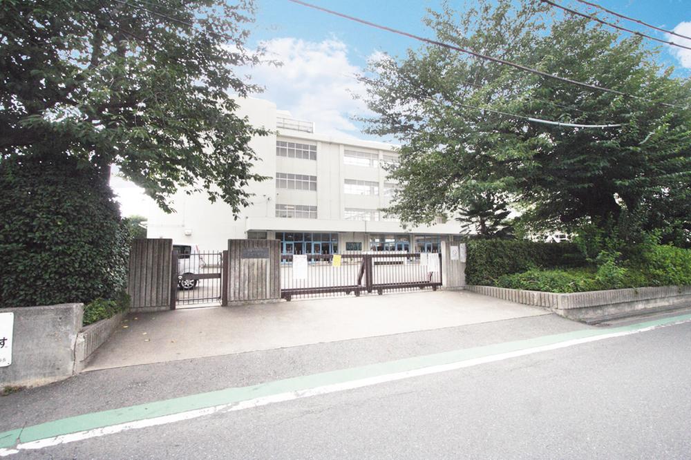 Junior high school. Kodaira stand Xiaoping 1600m to the second junior high school