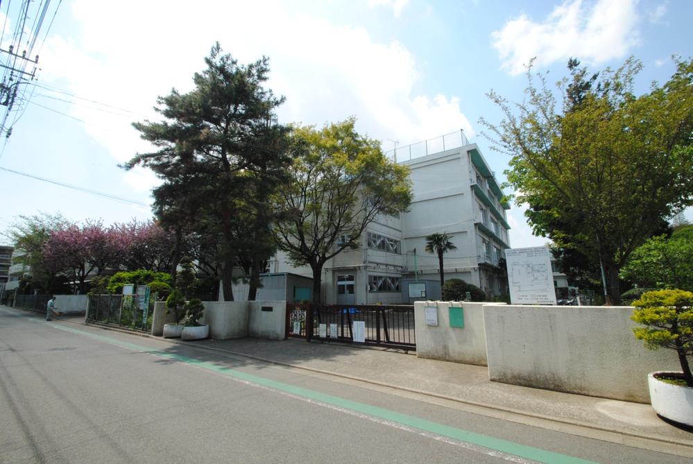 Primary school. Kodaira stand Xiaoping 480m until the fifteenth Elementary School