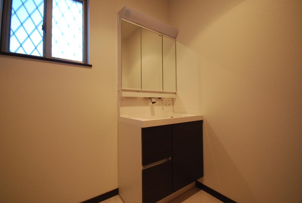 Other introspection. Washroom