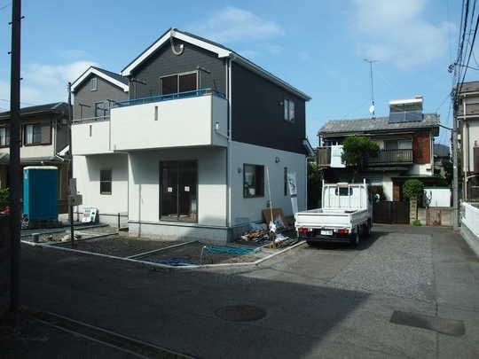 Local photos, including front road. Frontal road