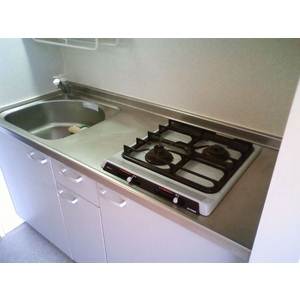 Kitchen. 2-neck with gas stove