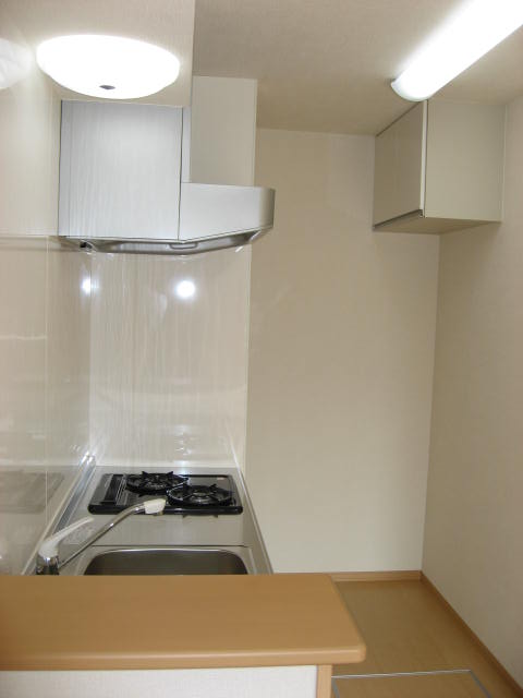 Kitchen. Looking at the kitchen from the side ・  ・  ・ . It is with a convenient counter. 