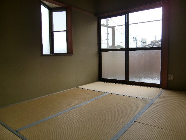 Living and room. Japanese-style room is a 6-tatami