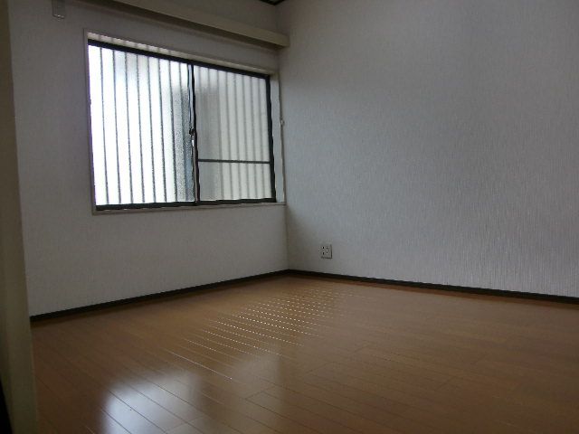 Living and room. Western-style is a 6-tatami