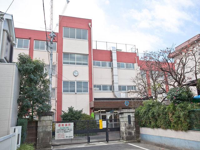 Primary school. Koganei Honcho 864m up to elementary school
